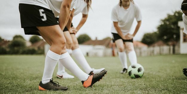 O futebol feminino para além das quadras e dos gramados - Revista